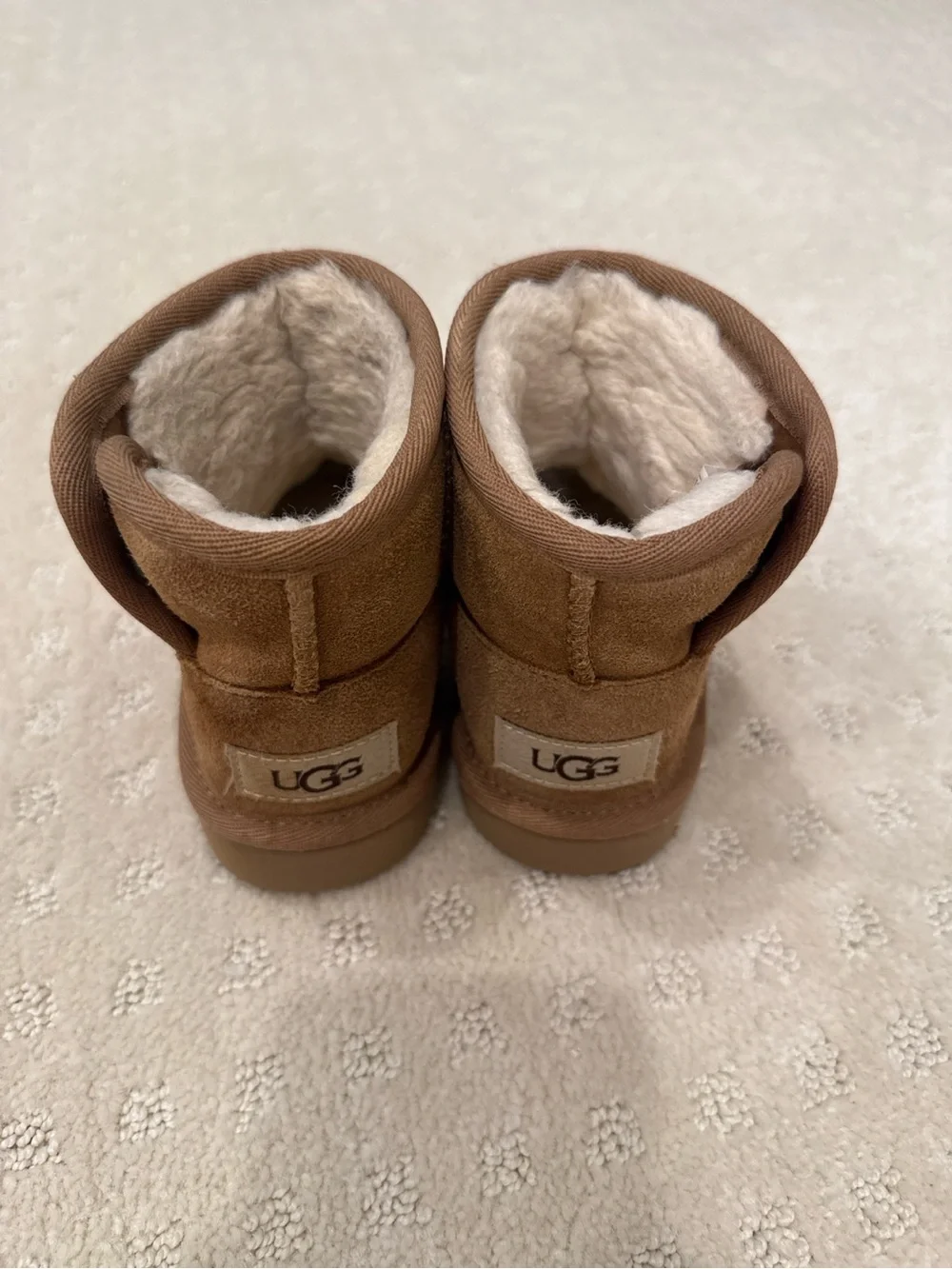 UGG Kids Classic Mini Bailey Button Chestnut Sheepskin Boots Size 9